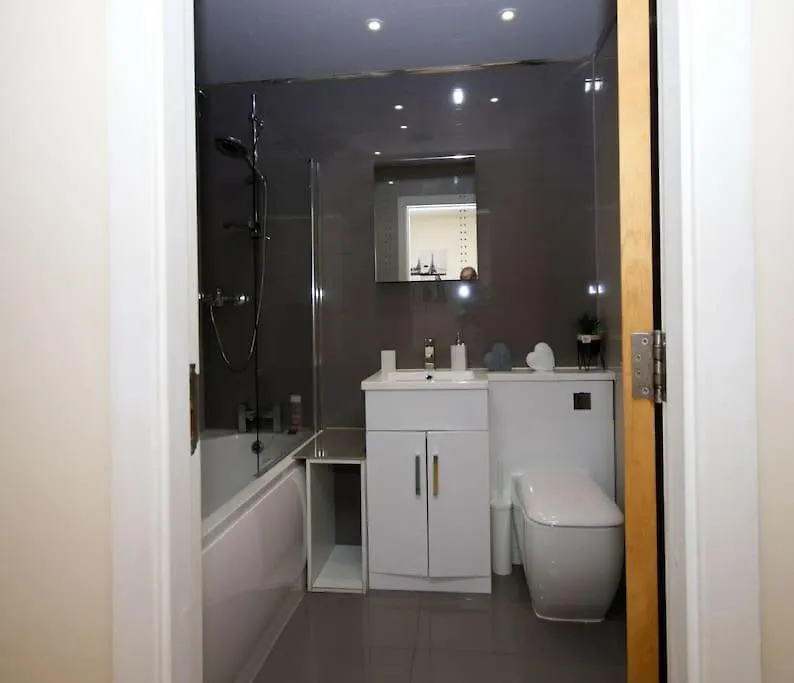 Alluring 2 Bedroom Leeds City Centre Apartment- Self Check-In,Balconied Apartment