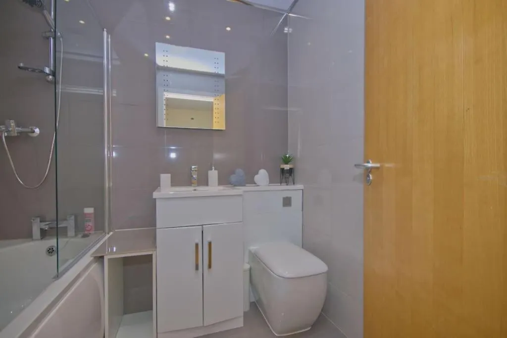 Alluring 2 Bedroom Leeds City Centre Apartment- Self Check-In,Balconied Apartment 0*, Leeds (West Yorkshire) United Kingdom