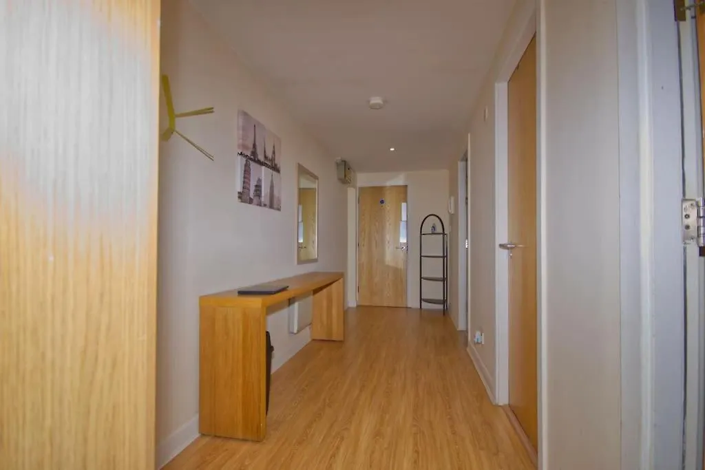 Alluring 2 Bedroom Leeds City Centre Apartment- Self Check-In,Balconied Apartment Leeds (West Yorkshire)